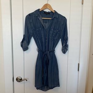 Never worn! Velvet Heart XS denim button up dress with matching belt & pockets.